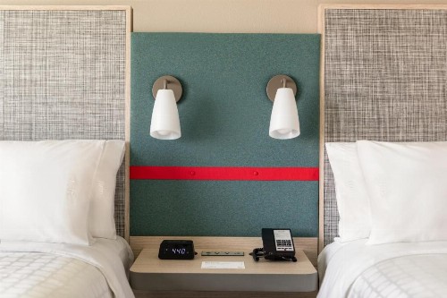 avid hotels - Orlando International Airport an IHG Hotel - image 6