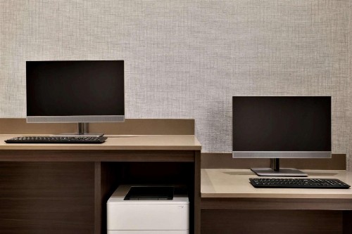 La Quinta Inn & Suites by Wyndham Orlando IDrive Theme Parks - image 16