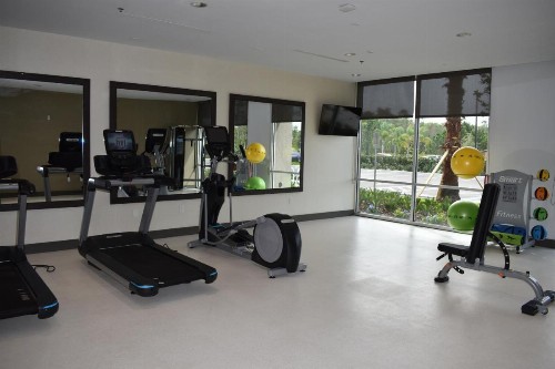 La Quinta Inn & Suites by Wyndham Orlando IDrive Theme Parks - image 22