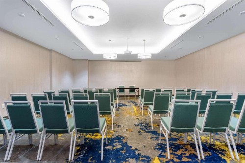 La Quinta Inn & Suites by Wyndham Orlando IDrive Theme Parks - image 23