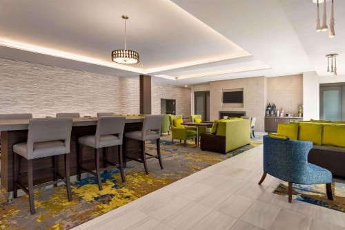 La Quinta Inn & Suites by Wyndham Orlando IDrive Theme Parks - image 24