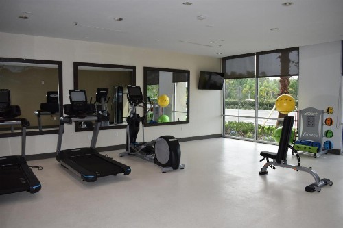 La Quinta Inn & Suites by Wyndham Orlando IDrive Theme Parks - image 29