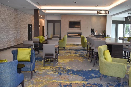 La Quinta Inn & Suites by Wyndham Orlando IDrive Theme Parks - image 30