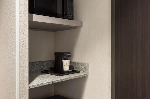 La Quinta Inn & Suites by Wyndham Orlando IDrive Theme Parks - image 42