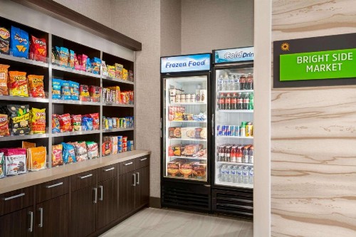 La Quinta Inn & Suites by Wyndham Orlando IDrive Theme Parks - image 44