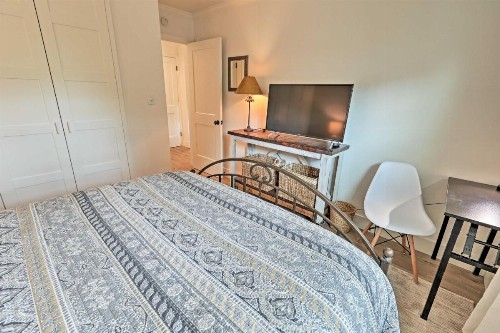 Elegant College Park Cottage with Patio and Gas Grill! - image 7