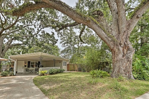 Elegant College Park Cottage with Patio and Gas Grill! - image 8