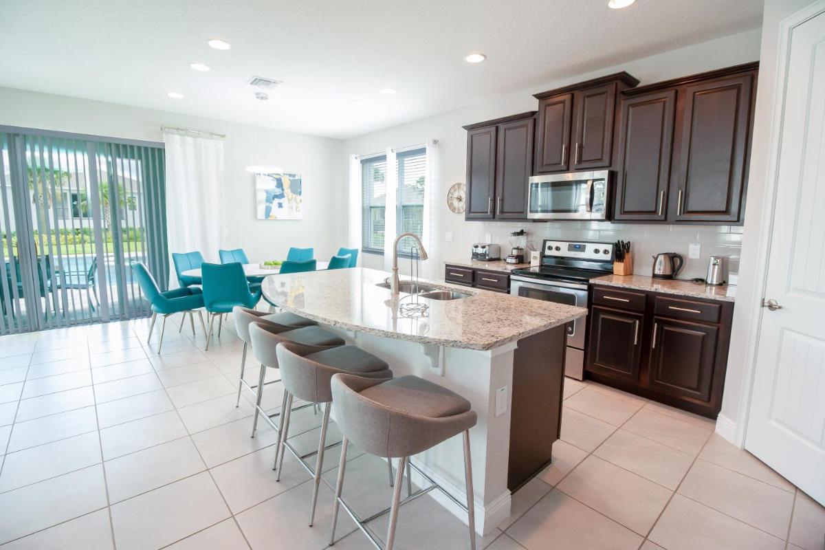 Home With Pool & Waterpark On Site Near Disney! - image 3