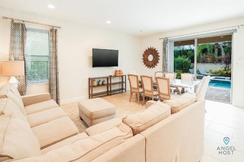 Lovely Home With Free on-site Waterpark! - image 1