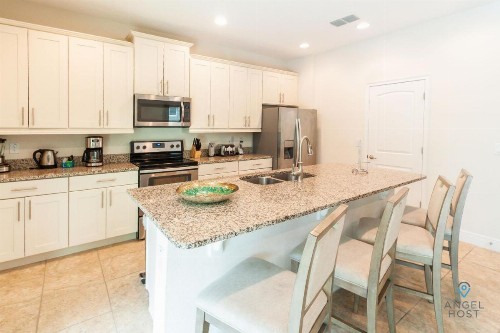 Lovely Home With Free on-site Waterpark! - image 2