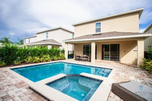 Lovely Home With Free on-site Waterpark! - image 3