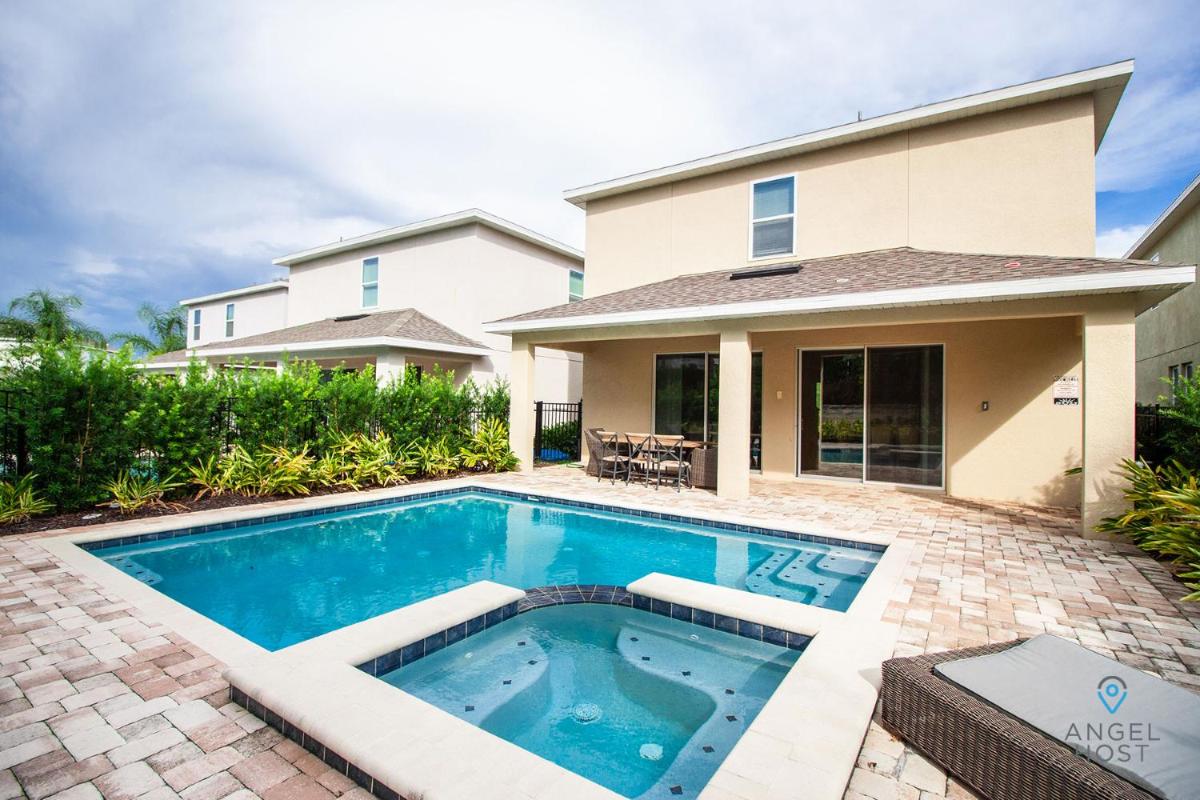 Lovely Home With Free on-site Waterpark! - image 3