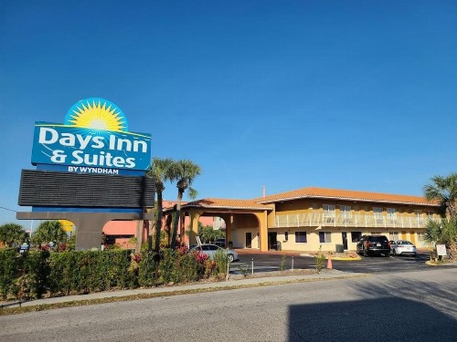 Days Inn and Suites Orlando/UCF Research Park - image 6