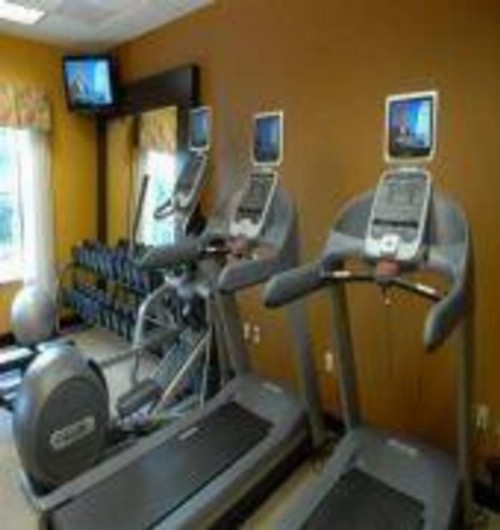 Hampton Inn And Suites - image 10
