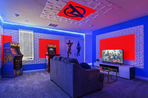 4547 Modern Disney Vila Sleeps24 Movie Pool and Game Room