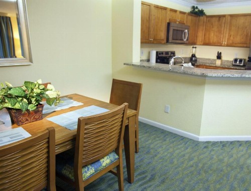 Fully-furnished Villa and Modern Comforts in Orlando - Two Bedroom #1 - image 11