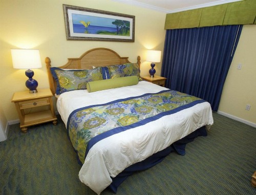 Fully-furnished Villa and Modern Comforts in Orlando - Two Bedroom #1 - image 7