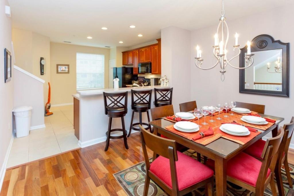 GORGEOUS Vista Cay Town Home -CDC COMPLIANT townhouse - image 6