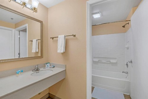 Near Disney - One Bedroom King Suite - Pool and Hot Tub - image 8