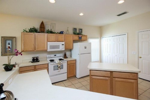 Disney Area Standard Homes by American Sunshine - image 5