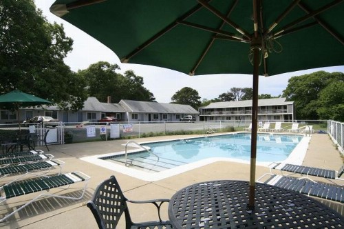 Skaket Beach Motel - image 3