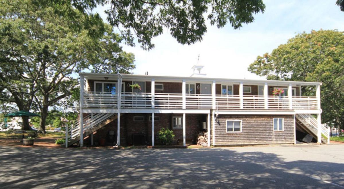 Skaket Beach Motel - image 7
