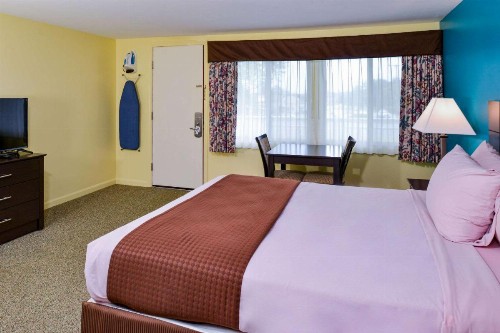 Rodeway Inn Orleans - Cape Cod - image 2