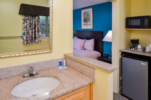 Rodeway Inn Orleans - Cape Cod - image 27