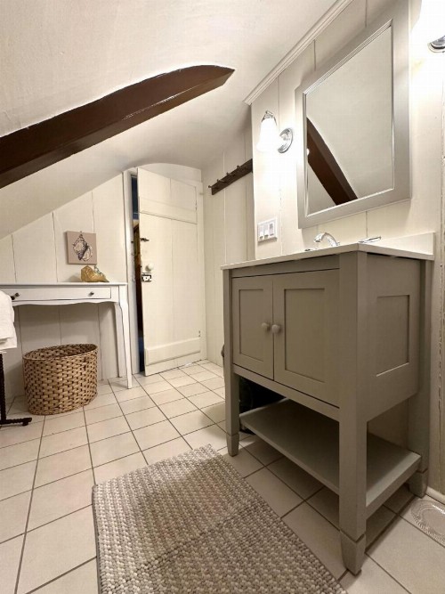 Ship's Knees Inn - image 3