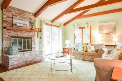 534 Bring Your Family and Pup for the Perfect Beach Getaway to this Clean and Cheerful Home - image 15