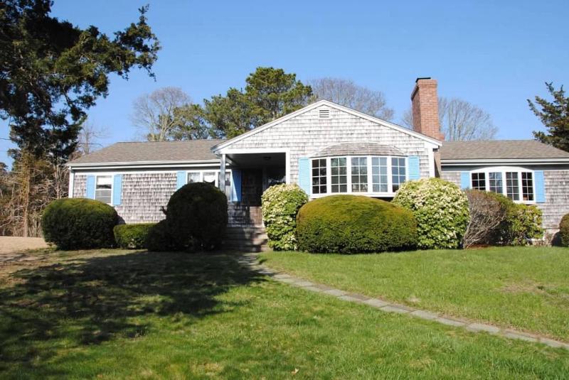 534 Bring Your Family and Pup for the Perfect Beach Getaway to this Clean and Cheerful Home - image 6