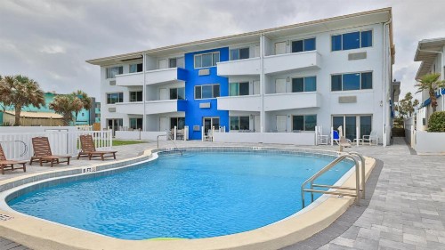 Driftwood Beach Motel - image 27