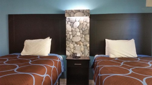 Driftwood Beach Motel - image 37