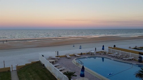 Driftwood Beach Motel - image 4