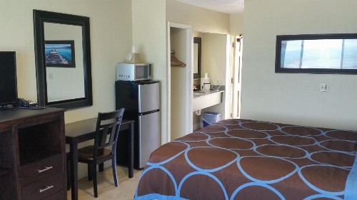 Driftwood Beach Motel - image 6