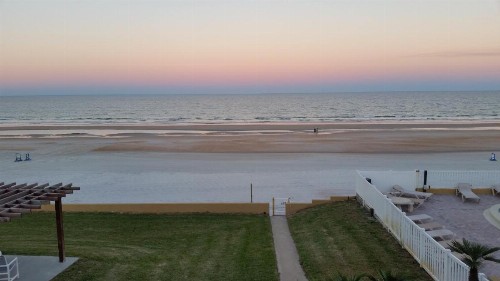 Driftwood Beach Motel - image 7