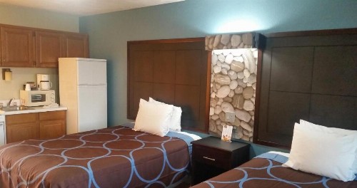 Driftwood Beach Motel - image 8