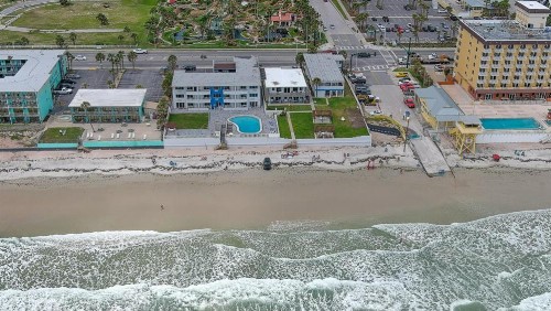 Driftwood Beach Motel - image 9