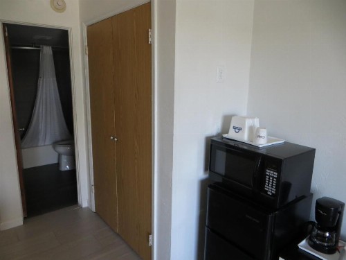 Days Inn by Wyndham Ormond Beach Mainsail Oceanfront - image 2