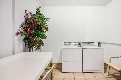 Days Inn by Wyndham Ormond Beach Mainsail Oceanfront - image 27