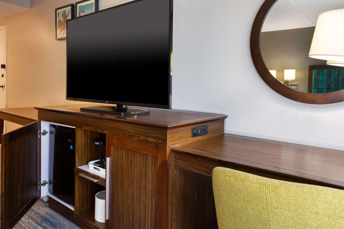 Hampton Inn Daytona/Ormond Beach - image 2
