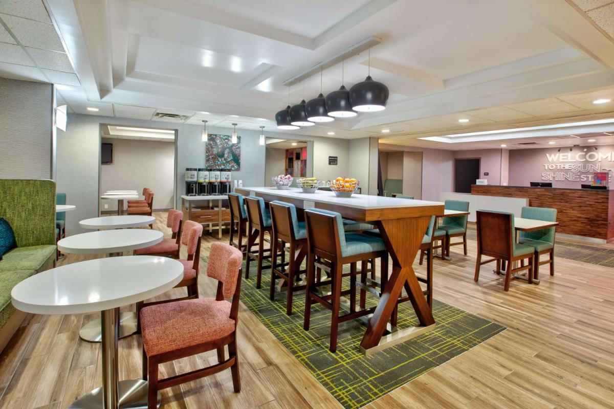 Hampton Inn Daytona/Ormond Beach - image 3