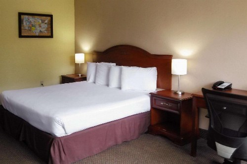 Econo Lodge Ormond Beach - image 4
