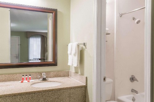 Days Inn by Wyndham Ormond Beach - image 12