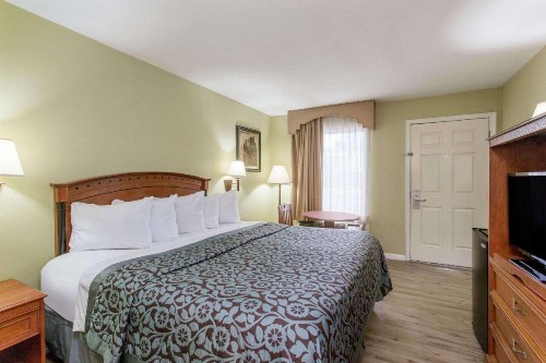 Days Inn by Wyndham Ormond Beach - image 13