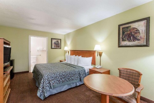 Days Inn by Wyndham Ormond Beach - image 15