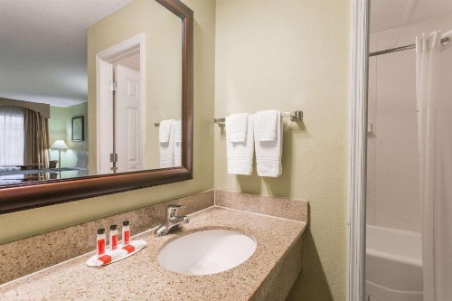 Days Inn by Wyndham Ormond Beach - image 16