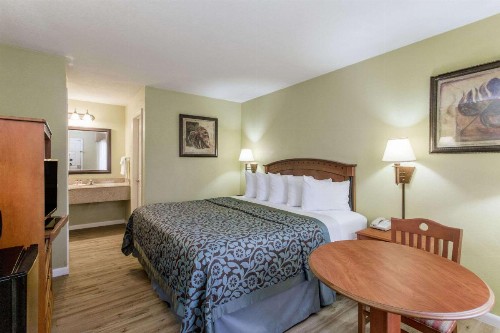 Days Inn by Wyndham Ormond Beach - image 5