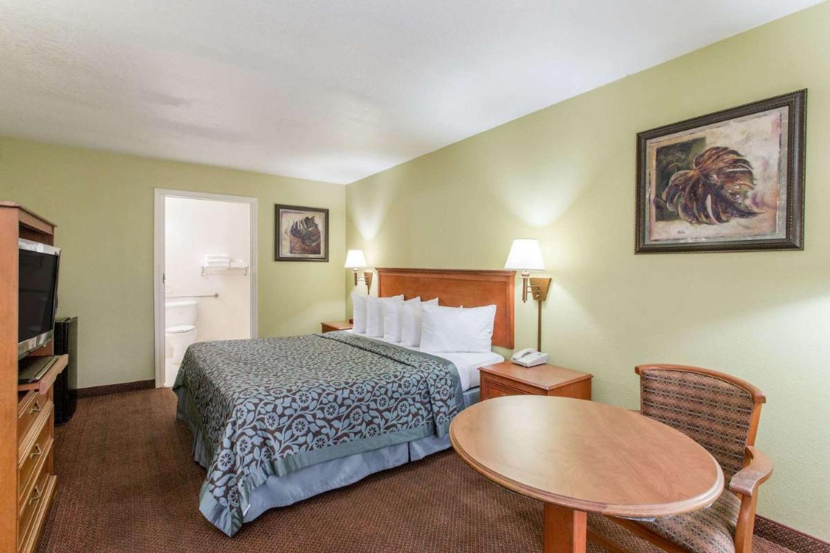 Days Inn by Wyndham Ormond Beach - image 6