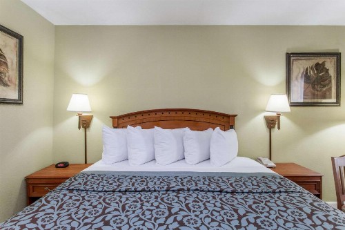 Days Inn by Wyndham Ormond Beach - image 8